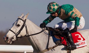 Nacarat winning in the Racing Plus Chase at Kempton Park